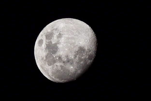moon photographed from minyama Queensland min